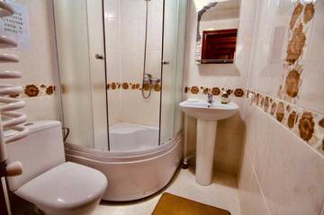 Фото номера Дом с 7 комнатами Дома для отпуска Goryanka Hotel г. Микуличин 17