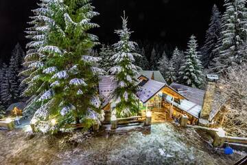 Фото номера Полулюкс с балконом Курортные отели Karpatska Villa г. Микуличин 3