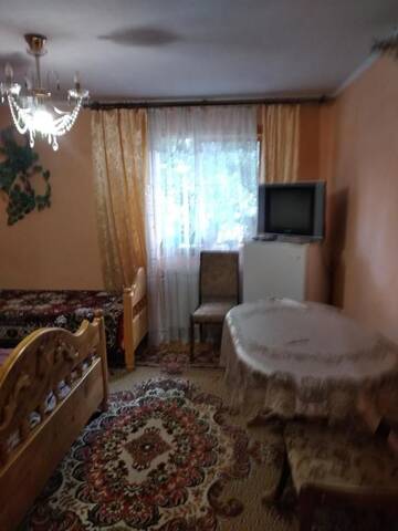 Фото номера Двухместный номер с двуспальной кроватью и дополнительной кроватью Лоджи Guest House Pid Lypamy г. Микуличин 10