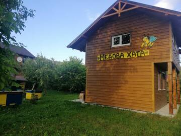 Фото номера Дом с 4 спальнями Дома для отпуска Medova Hata г. Микуличин 7