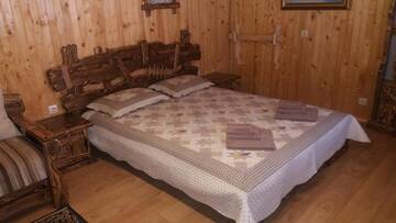 Фото номера Коттедж с 3 спальнями Дома для отпуска Зарінок карпат г. Микуличин 64