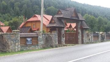 Фото номера Коттедж с 3 спальнями Дома для отпуска Зарінок карпат г. Микуличин 91