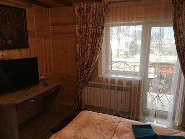 Фото номера Апартаменты с видом на горы Апартаменты Emerald House г. Микуличин 2