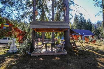 Фото номера Двухместный номер Делюкс с 1 кроватью и ванной Мини-отель Hotel Galushko г. Микуличин 78